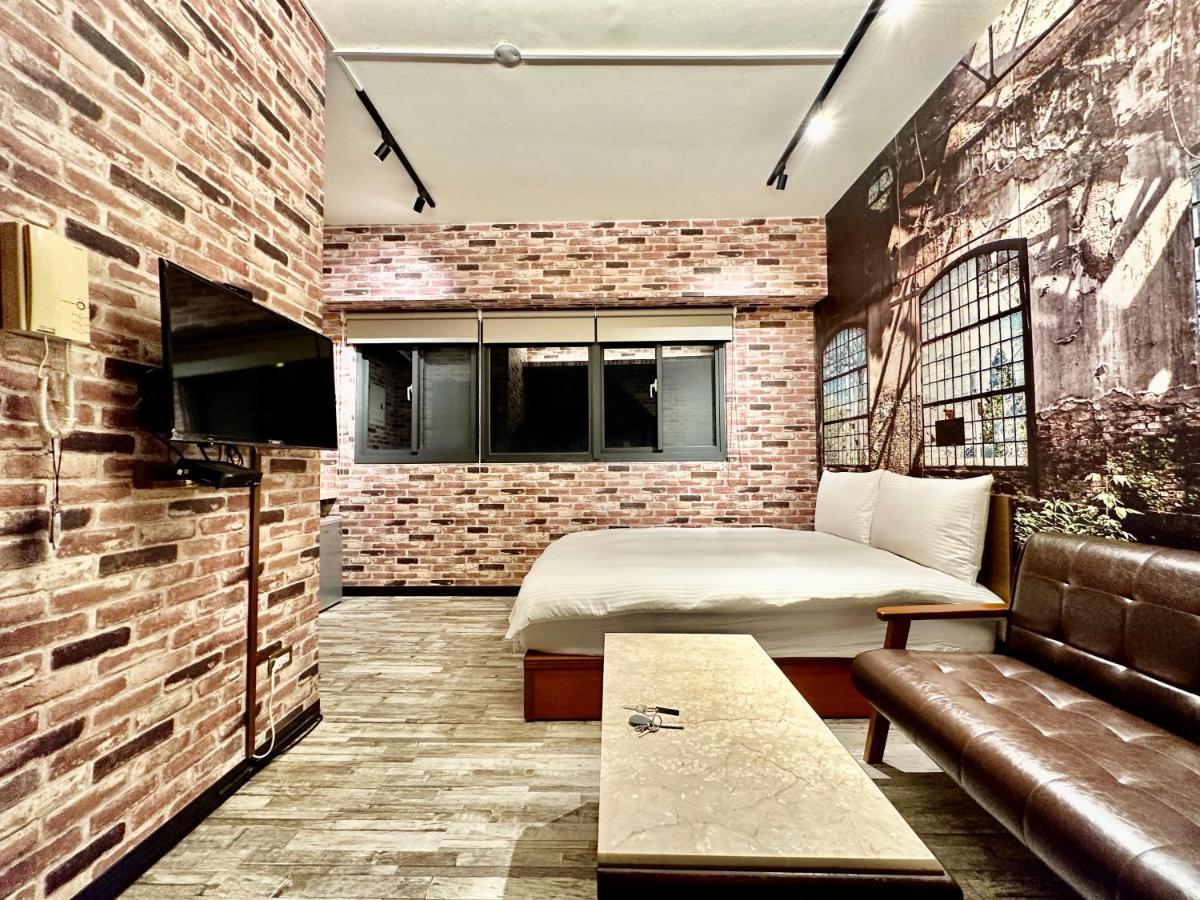 御旅 Inn Taichung Exteriör bild